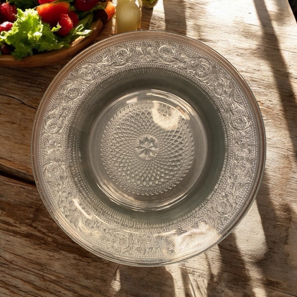 Set of 9 Vintage KIG Indonesia Pressed Glass Plates 9” Diamond Dot Fleur De Lis - Picture 8 of 9